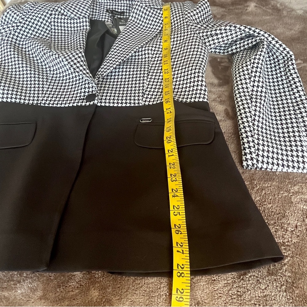 Stylish Black and White Houndstooth Women's Blazer - Picture 11 of 13
